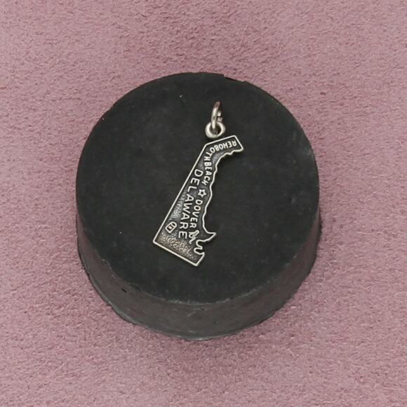 sterling silver vintage delaware state travel souvenir charm pendant - Picture 1 of 3